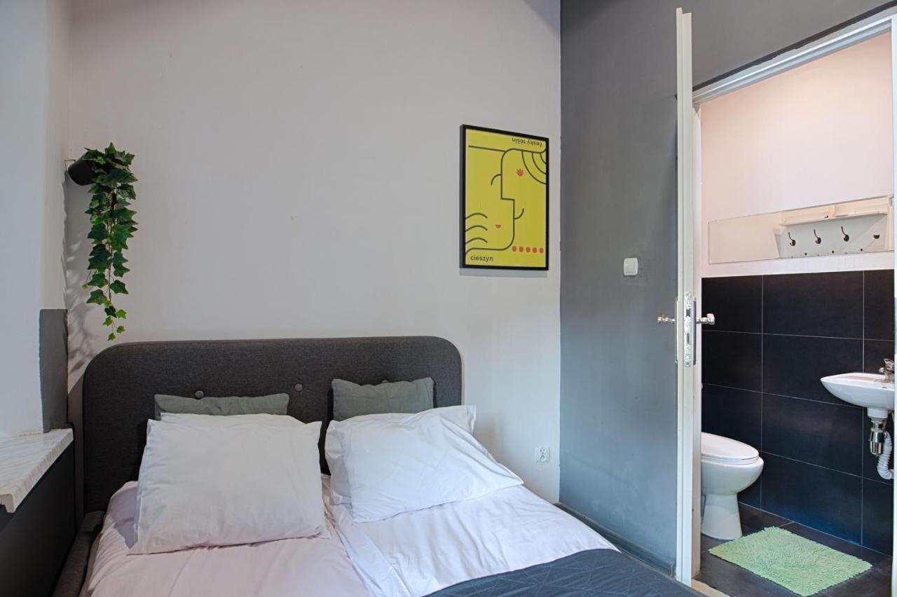 3 Bros' Hostel Cieszyn تشيشين المظهر الخارجي الصورة