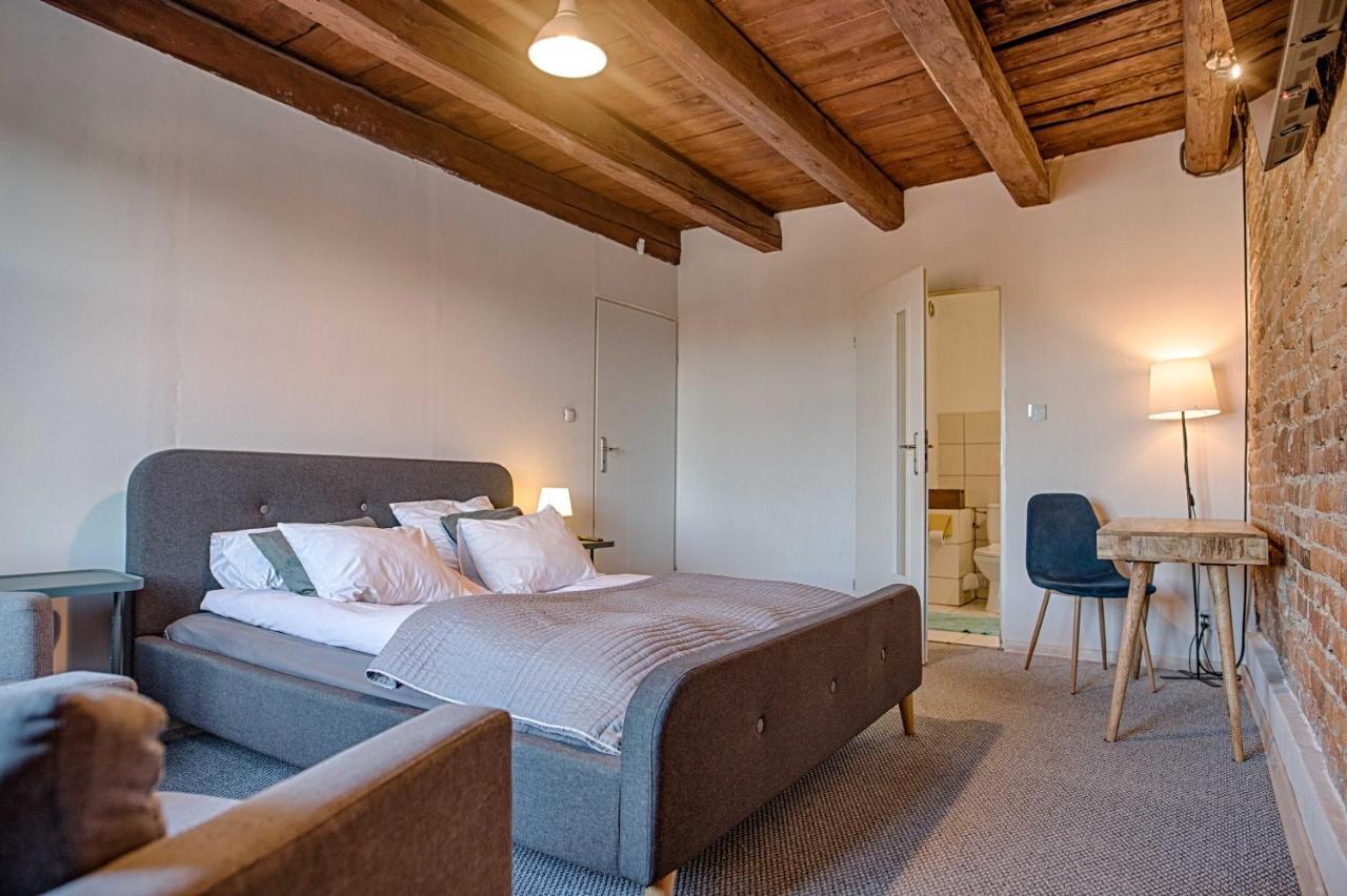 3 Bros' Hostel Cieszyn تشيشين المظهر الخارجي الصورة
