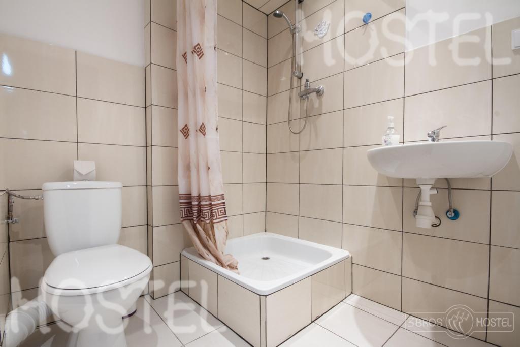3 Bros' Hostel Cieszyn تشيشين الغرفة الصورة