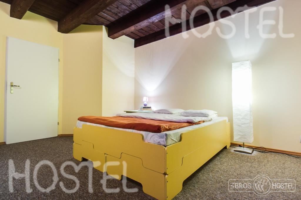 3 Bros' Hostel Cieszyn تشيشين المظهر الخارجي الصورة
