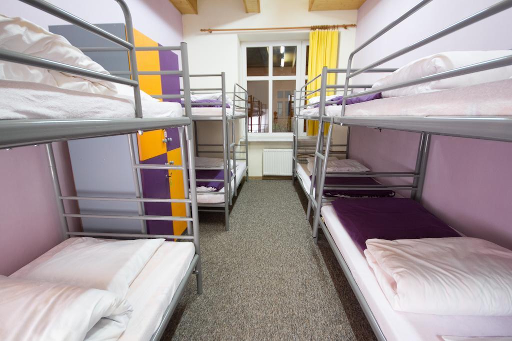 3 Bros' Hostel Cieszyn تشيشين الغرفة الصورة