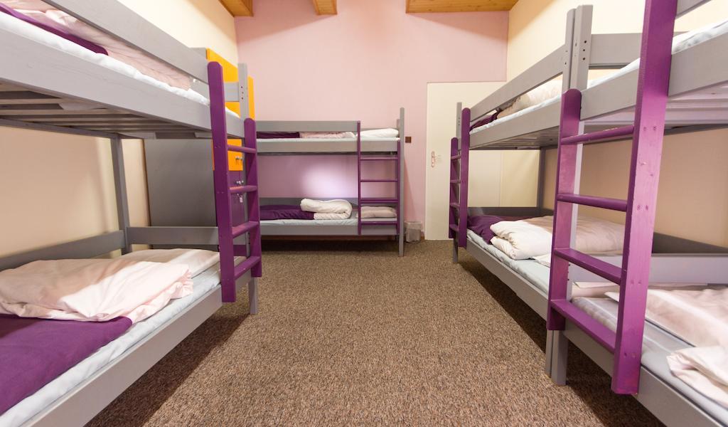 3 Bros' Hostel Cieszyn تشيشين الغرفة الصورة
