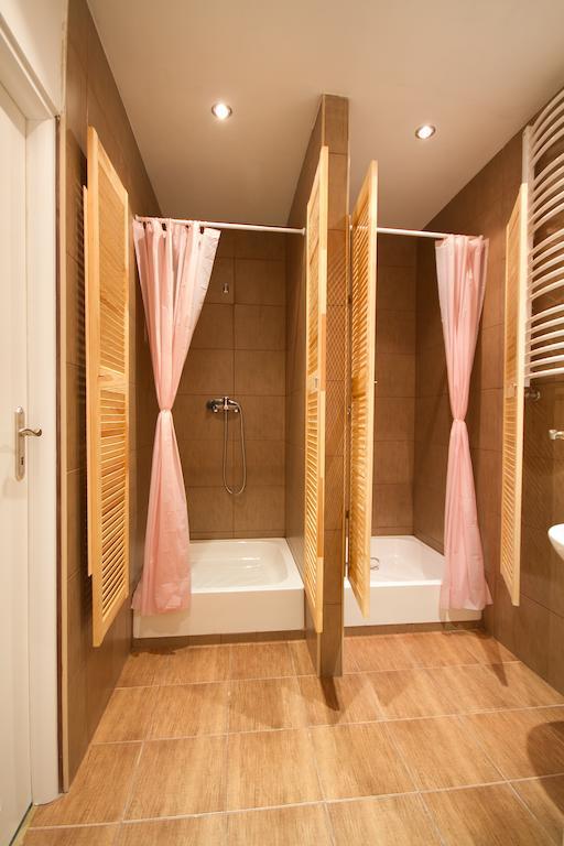 3 Bros' Hostel Cieszyn تشيشين الغرفة الصورة