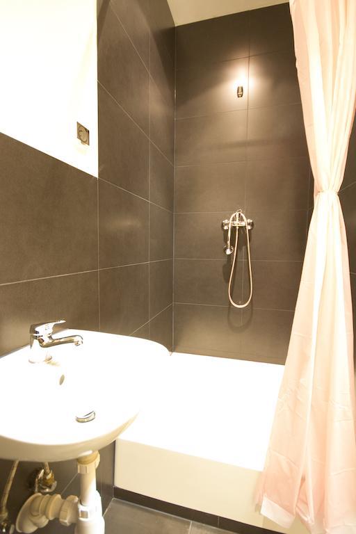 3 Bros' Hostel Cieszyn تشيشين الغرفة الصورة