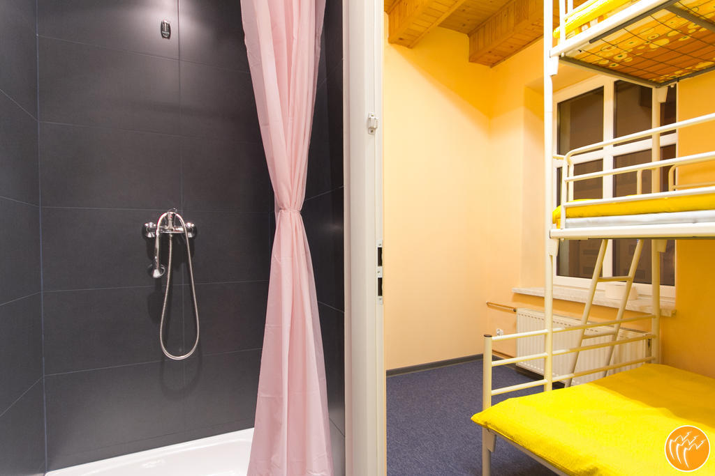 3 Bros' Hostel Cieszyn تشيشين المظهر الخارجي الصورة