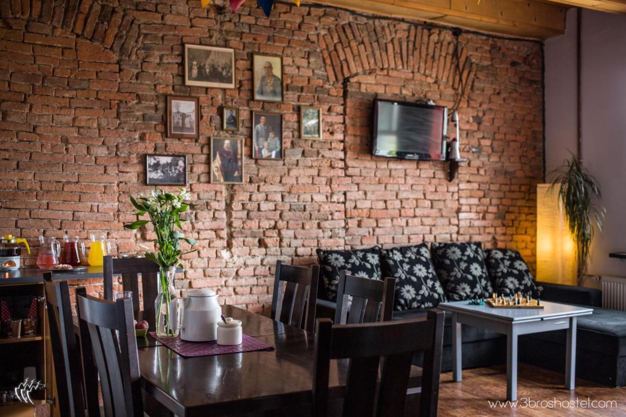 3 Bros' Hostel Cieszyn تشيشين المظهر الخارجي الصورة